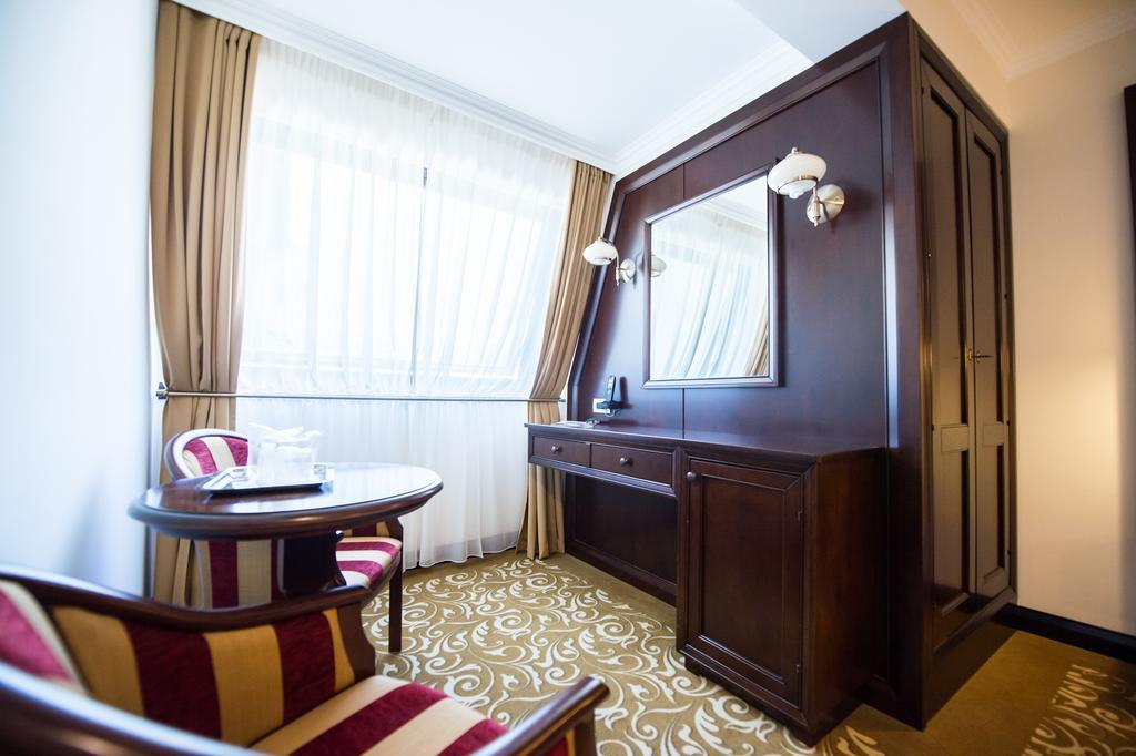 Hotel Silva Buşteni Exterior foto
